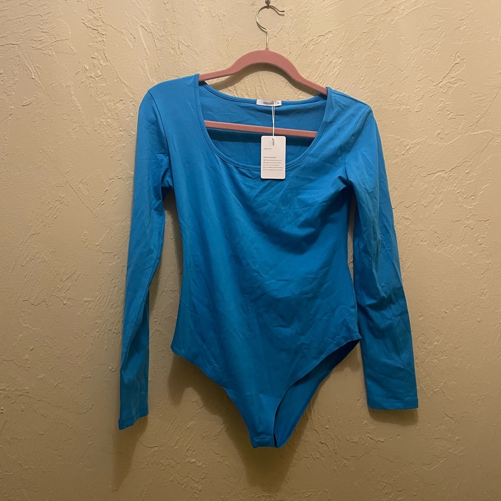 Long-Sleeve Scoop Neck Bodysuit in Turquoise Blue